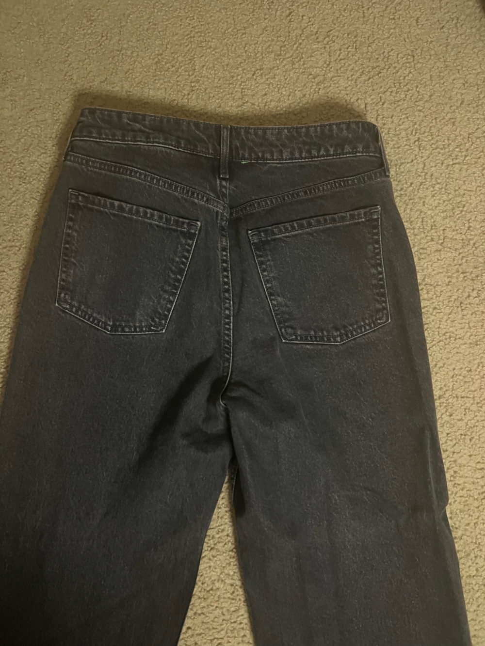 Old Navy High-Rise Straight-Leg Jeans in Washed Black - Picture 6 of 7